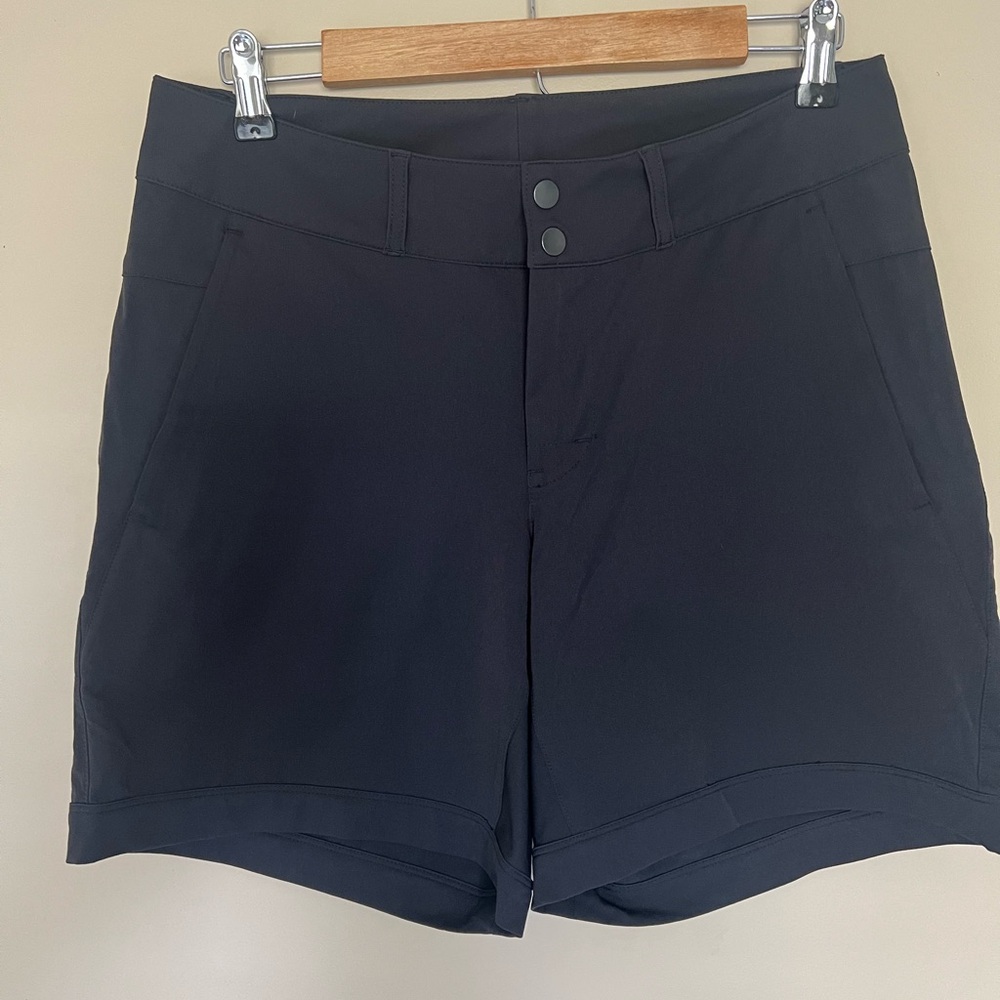 REÍ Women's Black Shorts